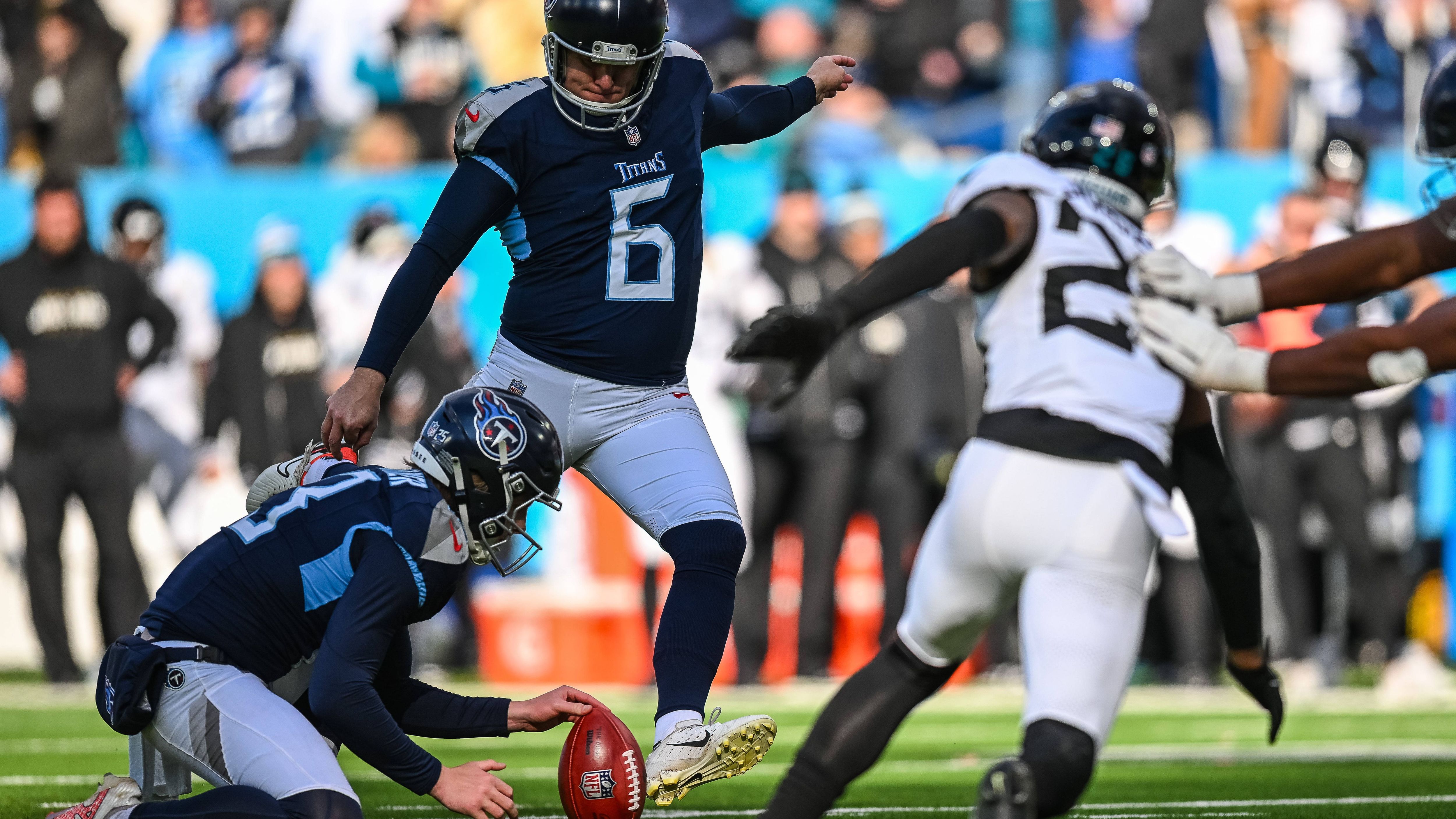 <strong>Platz 6: Tennessee Titans</strong><br>Die Tennessee Titans stellen mit den Nick Folk den genauesten Kicker der vergangenen Saison. Satte 96,7&nbsp;Prozent setzte der 39-jährige Veteran zwischen die Pfosten. Hinzu kommt ein starker Punter und eine solide Defensive, In Sachen Kick- und Puntreturn zählt Tennessee jedoch eher zum Mittelmaß.