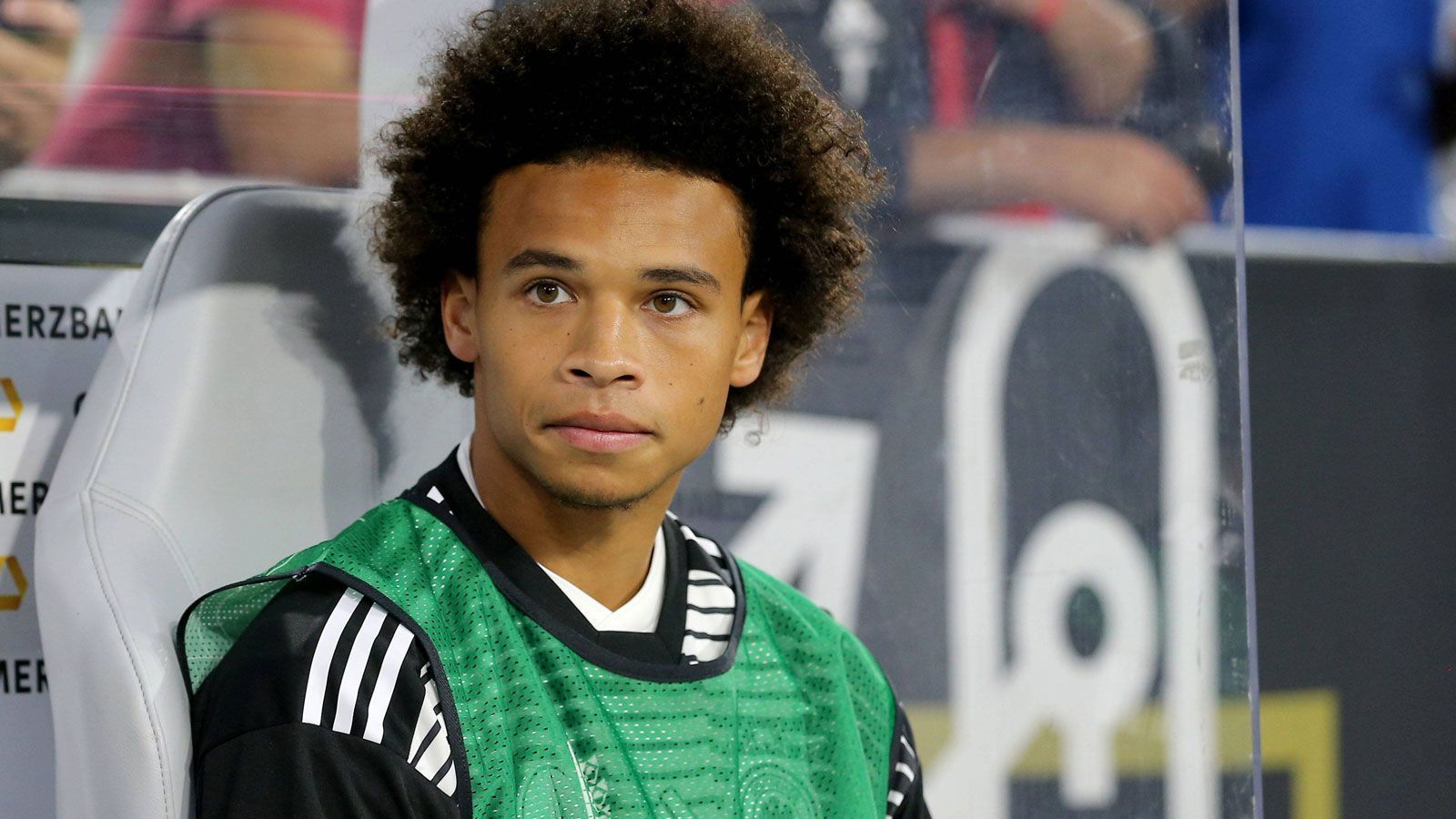 
                <strong>Leroy Sane</strong><br>
                Viele haben ihn von Beginn an gesehen, spätestens aber zur Halbzeit. Doch Sane kommt erst in der 83. Minute für Reus. Sieben Minuten reichen nicht, um sich groß zu zeigen. Ohne Note.
              