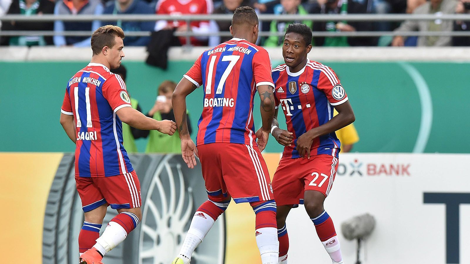 
                <strong>Das erwartet Boateng in Lyon</strong><br>
                In Lyon trifft der frühere Bayern-Star auf einen ehemaligen Teamkollegen mit Xherdan Shaqiri (li.) und an der Seitenlinie wartet mit Peter Bosz ein alter Bekannter aus der Bundesliga. Laut "L'Equipe" soll es vor allem der frühere Bayer-Coach gewesen sein, der Boateng in einem längeren Gespräch binnen eines Tages vom Wechsel in die Ligue 1 überzeugt habe. 
              