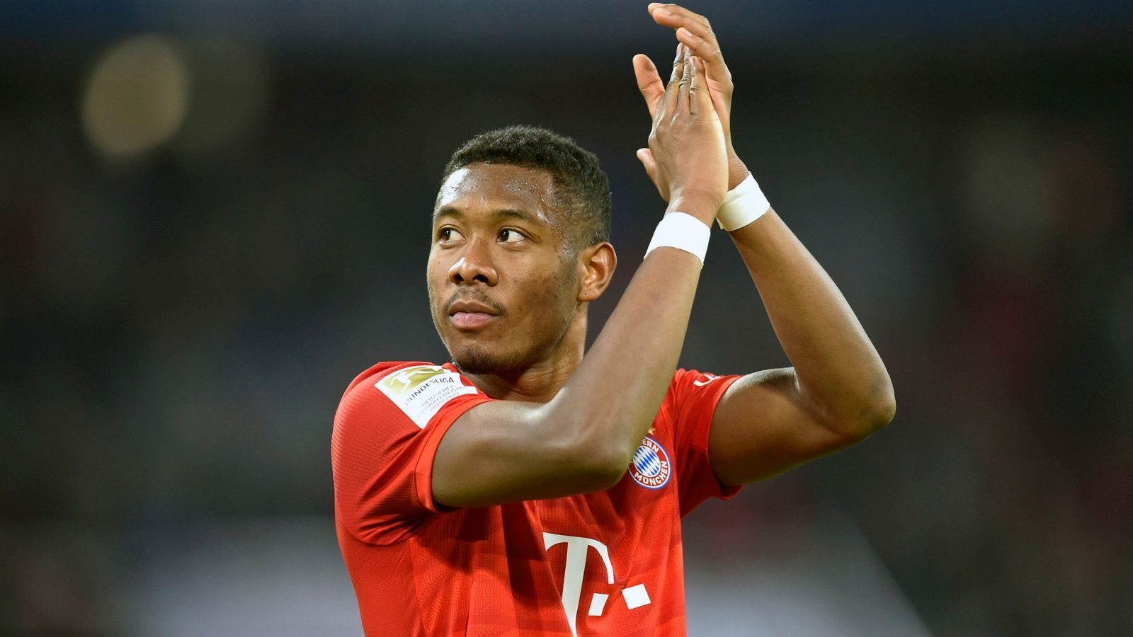 
                <strong>David Alaba</strong><br>
                Hat wie sein Nebenmann defensive kaum ernsthafte Aufgaben und schaltet sich daher auch mal in der Offensive mit ein. Nach einem Eckball scheitert der Österreicher per Fernschuss an Trapp (37.). Alaba trifft bei den Gegentreffern keine Schuld und hat die aggressiveren Frankfurter auch in den zweiten 45 Minuten weitestgehend im Griff. ran-Note: 2
              