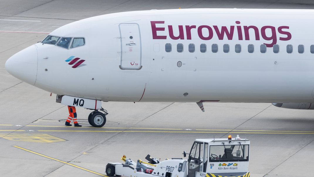 Das Bodenpersonal von Eurowings auf Mallorca droht mit Streik. Das würde Chaos mitten in der Hochsaison bedeuten.