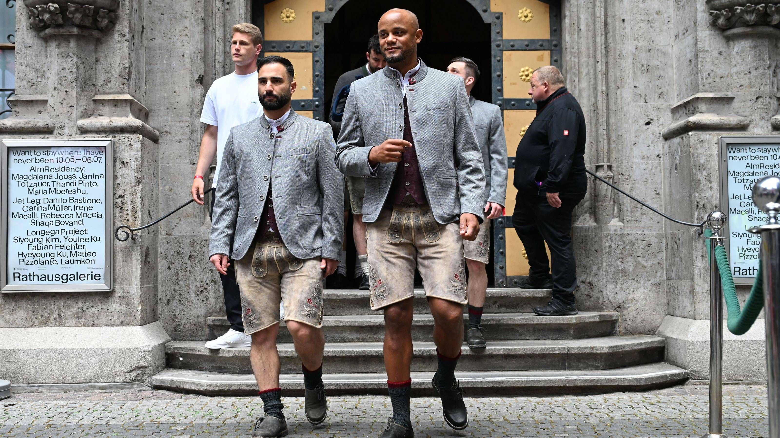 <strong>Die besten Bilder der Bayern-Meisterfeier</strong><br>Auch Trainer Vincent Kompany hat sich schick gemacht.