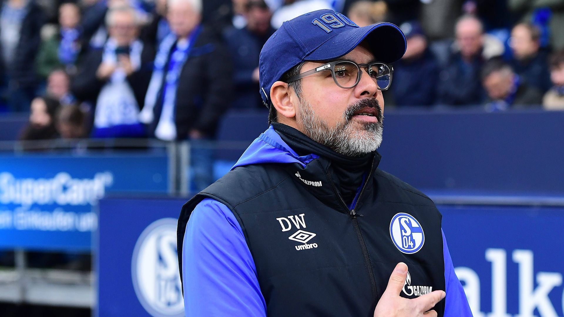 
                <strong>David Wagner (FC Schalke 04)</strong><br>
                "Ich war begeistert von dem Spirit der Jungs. Denen kam in den letzten fünf Minuten das Laktat aus den Augen. Das sind Laktat-Junkies"(David Wagner, Trainer von Schalke 04, über seine Spieler nach dem Sieg in Leipzig)
              