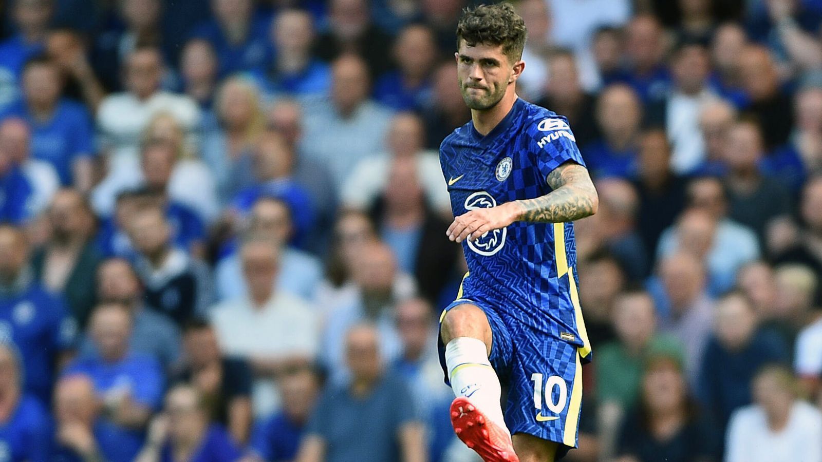 
                <strong>FC Chelsea (England)</strong><br>
                Spieler mit der Nummer 10: Christian Pulisic - Trägt die Nummer seit: Sommer 2020 - Frühere Spieler des Vereins mit der Nummer 10 (Auswahl): Willian, Eden Hazard, Juan Mata, Joe Cole
              