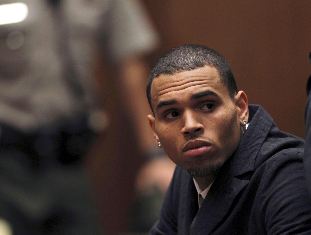 2013 musste sich Brown wieder vor Gericht verantworten, da Zweifel laut wurden, dass er seine Sozialstunden nicht vollständig geleistet hatte. Nach seiner Attacke auf Ex-Freundin Rihanna 2009 wurde er unter anderem zu 180 Sozialstunden und 5 Jahren auf Bewährung verurteilt.