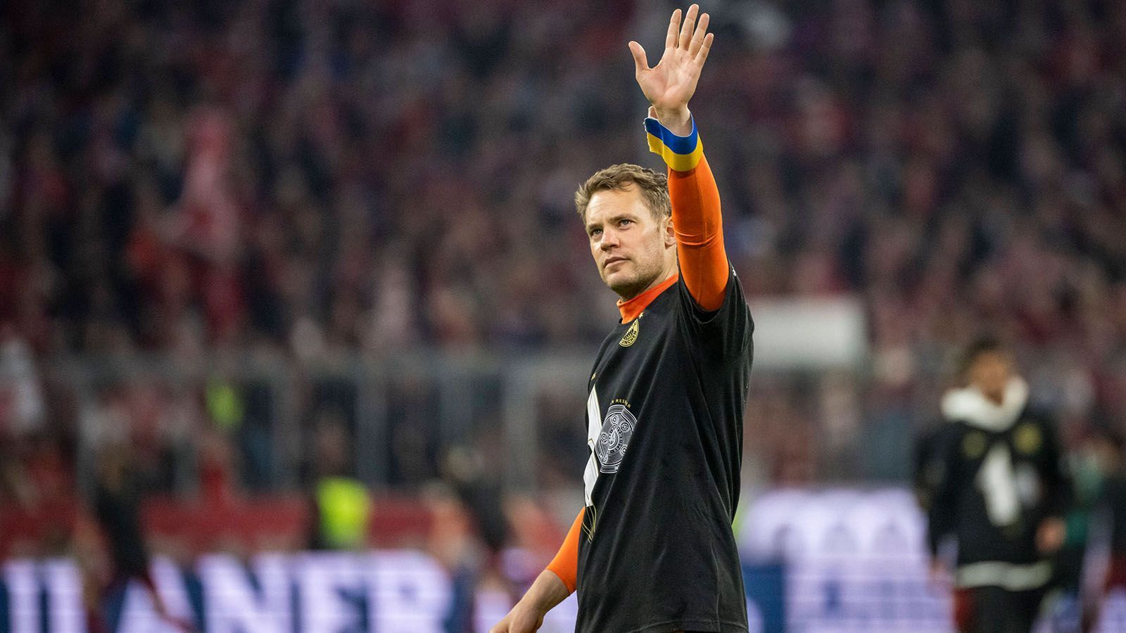 
                <strong>Manuel Neuer (37 Einsätze)</strong><br>
                Noch immer ist Neuer einer der besten Keeper der Welt und in der Lage, herausragende Paraden zu zeigen. Aber im Champions-League-Viertelfinale gegen Villarreal zeigte der Torhüter auf einmal kleinere Schwächen, die so noch nicht auf höchstem Niveau von ihm zu sehen waren. Eine Ausnahme beim 36-Jährigen oder lässt er doch nach? Die kommende Saison wird Antworten liefern. ran-Note: 3
              