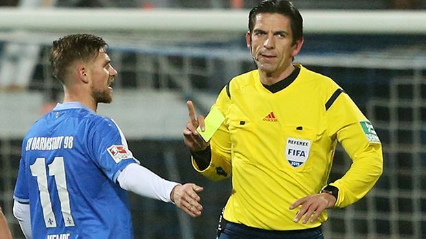 
                <strong>Deniz Aytekin (Oberaspach)</strong><br>
                Deniz Aytekin (Oberaspach): Der 37-Jährige aus dem fränkischen Oberaspach leitete im September 2008 sein erstes Bundesliga-Spiel. Seit 2011 ist er FIFA-Schiedsrichter und nahm 2011/12 an der Europa League teil, später an der Champions League. 2012 war er Teil des Schiedsrichter-Gespanns um Wolfgang Stark bei der Europameisterschaft. Bei Quali-Spielen zur WM in Brasilien stand er als Unparteiischer auf dem Feld.
              