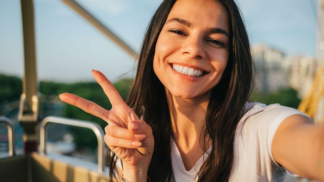 CBD gegen Akne, Hautirritationen und Rötungen auf der Haut. Hier erfahrt ihr, wie ihr das Cannabidiol in eure Beauty-Routine integrieren könnt.