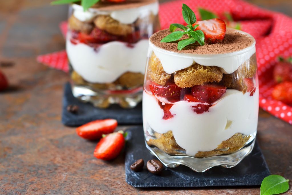 Sommerliches Erdbeer-Tiramisu - das einfache Rezept für deine nächste Grillparty
