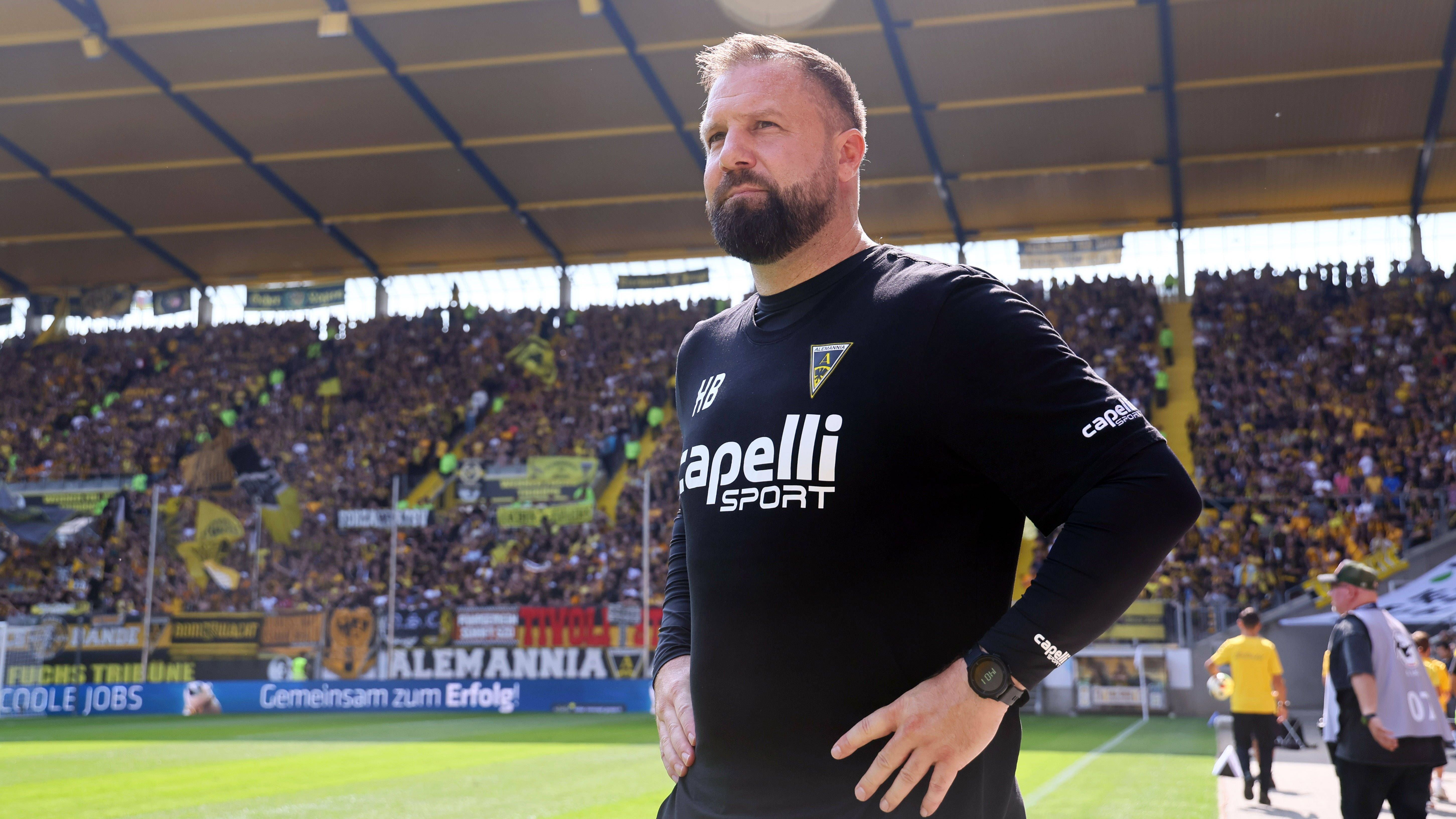 <strong>Heiner Backhaus</strong><br>Auf der Pressekonferenz vor dem Spiel gegen Waldhof Mannheim sagte Backhaus seinem "Heimatverein" jedoch ab. "Ich komme zwar aus der Nähe von Schalke, aber ich fühle mich wie ein Aachener. Wir haben hier nicht umsonst zuletzt einen Vertrag bis 2027 unterschrieben. Meine Gedanken sind nur bei Alemannia Aachen", stellte Backhaus klar.