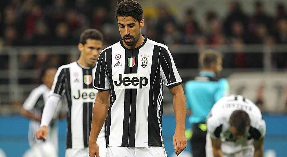 
                <strong>Defensiver Mittelfeldspieler: Sami Khedira (Juventus Turin)</strong><br>
                Mit der "Alten Dame" räumte der ehemalige Stuttgarter bereits in seiner ersten Saison in Italien das Double aus Scudetto und Coppa Italia ab. Beim Abonnement-Meister zählt der U21-Europameister von 2009 zu den Führungsspielern und ist gesetzt - wenn ihn nicht gerade eine Blessur stoppt. Bei der EM verpasste er die entscheidende Phase, weil er sich im Viertelfinale gegen Italien an den Adduktoren verletzte.
              