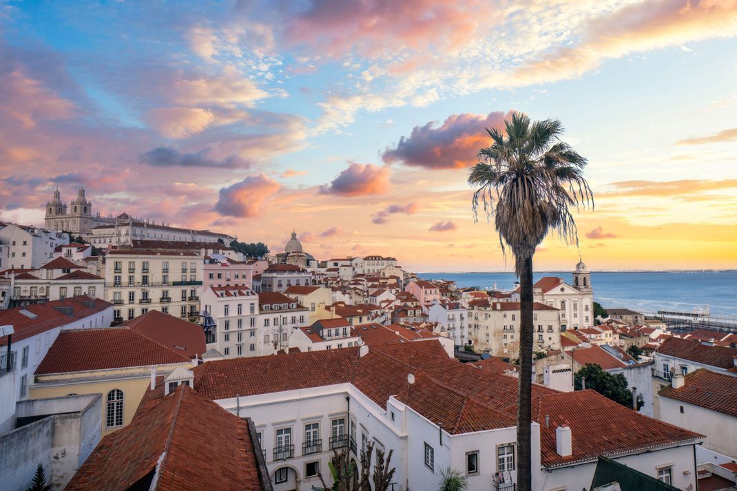 Schon einmal in der wunderschönen Hauptstadt Lissabon gewesen? Dann ist jetzt die perfekte Zeit für einen Urlaub in der Traumstadt. 