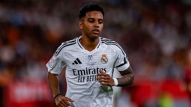 <strong>Rodrygo (Real Madrid)</strong><br>... Auch die "Bild" schreibt unter Berufung auf Quellen aus London, bei Arsenal würden Rodrygo größere Qualitäten zugerechnet werden als Williams. Eine Entwicklung, die vor allem die Basken und den spanischen Nationalspieler verwirren soll, da dieser fest mit dem Schritt in die Premier League gerechnet habe. Letztendlich könnte jedoch der Preis zum Zünglein an der Waage werden - Williams hat demnach eine Aufstiegsklausel im Bereich von 60 Millionen Euro, Rodrygo könnte dagegen bis zu 100 Millionen Euro kosten.