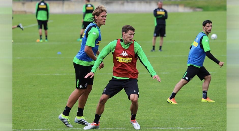 
                <strong>Borussia Mönchengladbach</strong><br>
                Gemeinsam mit Lars Stindl (re.) und Andreas Christensen (Mitte) stand für Neuzugang Jannik Vestergaard (li.) die erste Einheit bei Borussia Mönchengladbach auf dem Programm.
              