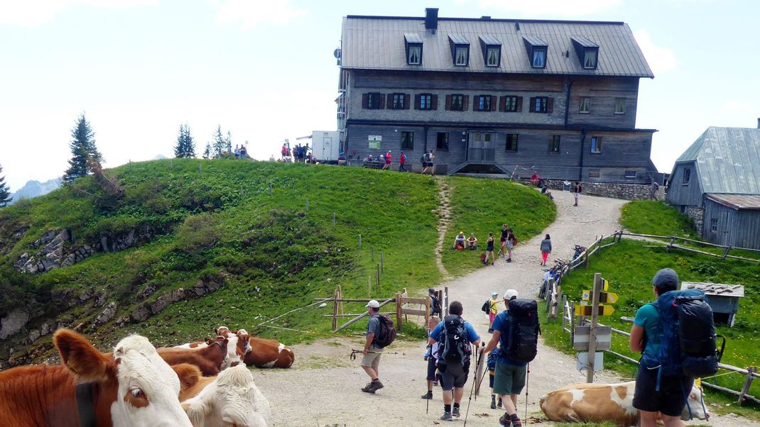 Nach Magen-Darm-Erkrankungen von Besuchern des Rotwandhauses bei Spitzingsee bleibt die Alpenvereinshütte geschlossen, bis die Ursache gefunden ist.