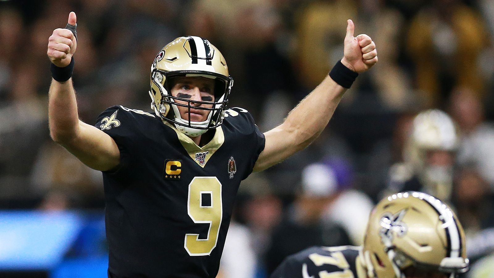 
                <strong>Drew Brees (New Orleans Saints)</strong><br>
                Weniger sicher scheint die Zukunft von New Orleans Saints Quarterback Drew Brees zu sein. Der 41-Jährige will in den kommenden Wochen über ein Karrierenende nachdenken. Sollte er sich für ein weiteres Jahr NFL entscheiden, könnte ein letzter, dafür aber mächtiger Zahltag winken.
              