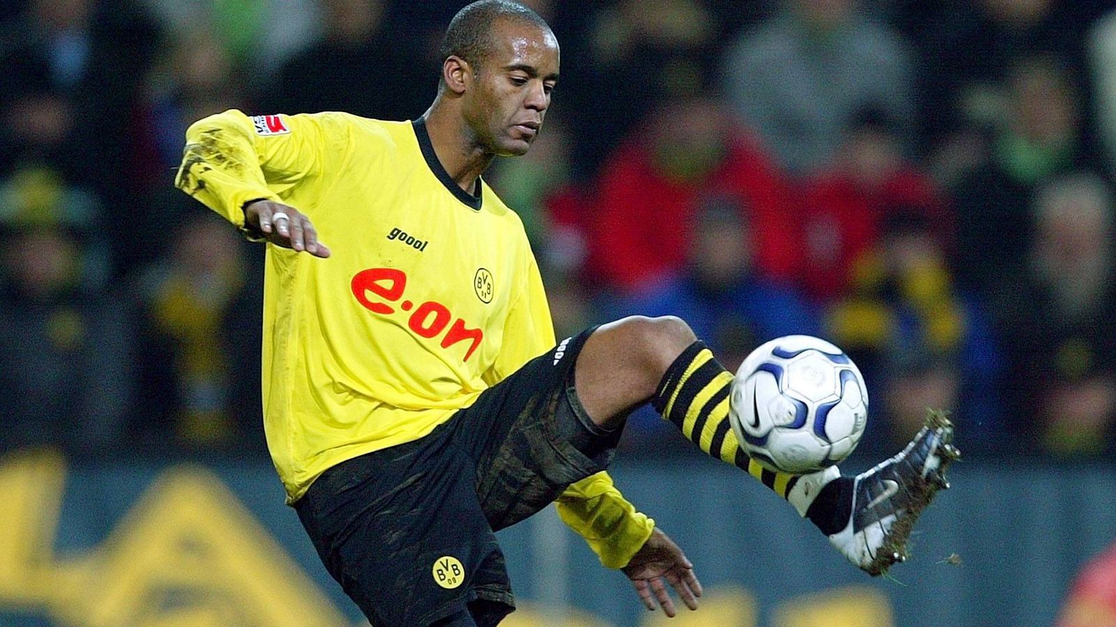 
                <strong>Flavio Conceicao (Borussia Dortmund)</strong><br>
                Noch ein halbes Jahr eher zog es Flavio Conceicao nach Deutschland. Das hochgejubelte Talent wurde im Jahr 2000 für damals stattliche 25 Millionen Euro zu Real geholt. Dem vielen Geld konnte der brasilianische Mittelfeldspieler aber nie wirklich gerecht werden. Die Leihe nach Dortmund sollte noch einmal für einen neuen Aufschwung sorgen, aber auch beim BVB konnte sich Conceicao nicht entscheidend empfehlen. Ein Jahr später folgte der ablösefreie Wechsel in die Türkei. 2006 beendete er bereits im Alter von 30 Jahren seine Karriere.
              