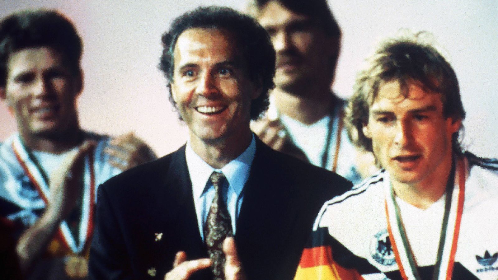 <strong>Weltmeister 1990</strong><br>Als Trainer konnte Beckenbauer den Triumph wiederholen und führte die deutsche Mannschaft 1990 zum Titel.