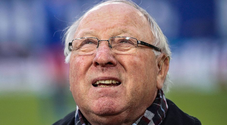
                <strong>10. Uwe Seeler</strong><br>
                Weil Vereinslegende Uwe Seeler sich dann endlich keine Sorgen mehr machen muss.
              
