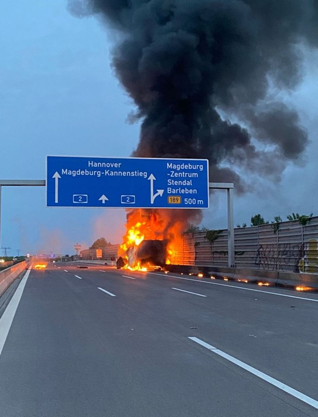 Die A2 war über mehrere Stunden Richtung Hannover gesperrt.