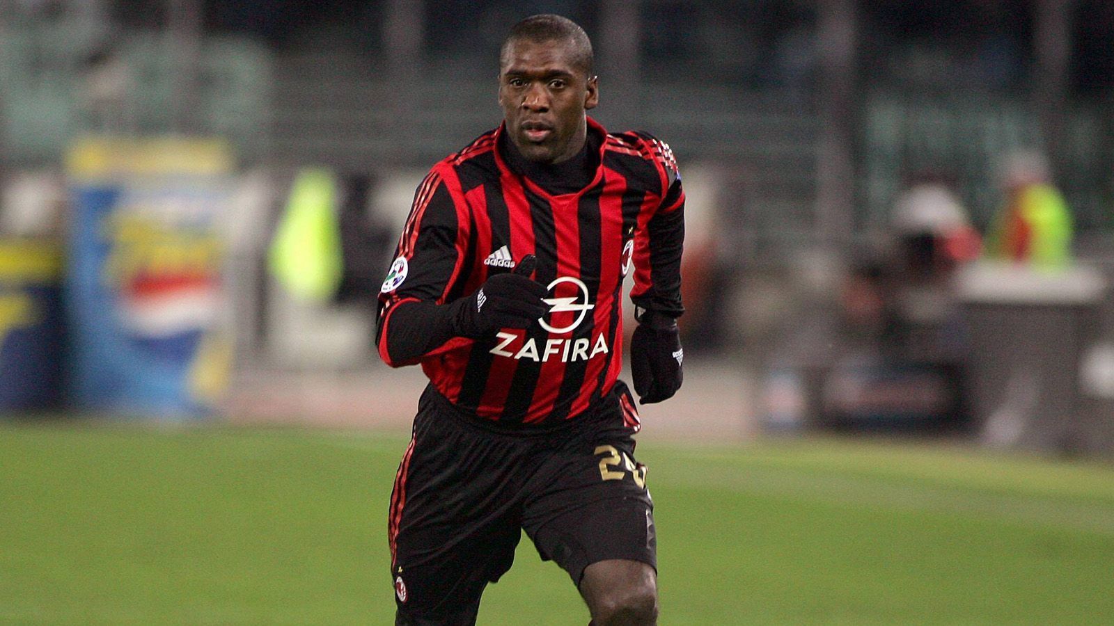 
                <strong>Clarence Seedorf (2006)</strong><br>
                Schon während seiner aktiven Zeit beim AC Mailand war Clarence Seedorf top durchtrainiert...
              
