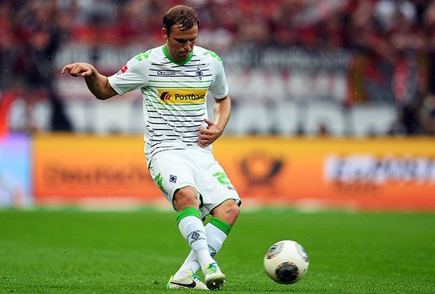 
                <strong>Platz 2: Toni Jantschke (Borussia Mönchengladbach)</strong><br>
                Rotierte bei Lucian Favre lange Zeit durch verschiedene Abwehr-Positionen - nur nicht auf die Bank. Der Gladbacher sichert sich mit 38 Spielen und 3.362 Minuten Platz zwei unter den Dauerbrennern der Liga.
              
