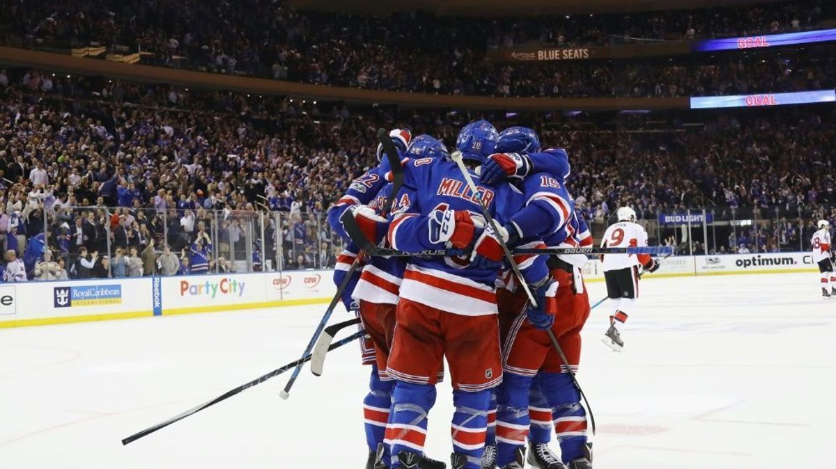 Die Rangers feiern einen Lindberg-Treffer