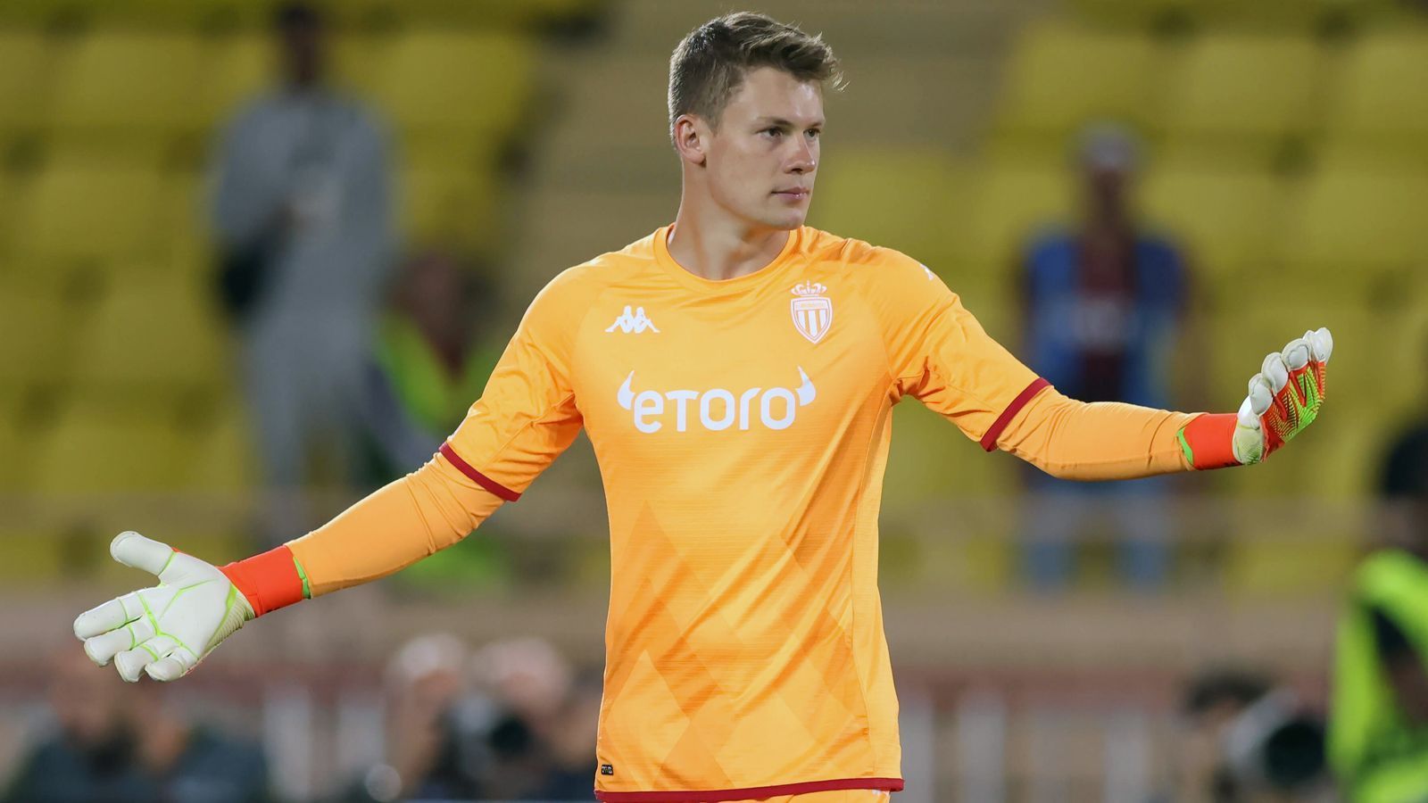 
                <strong>Alexander Nübel (AS Monaco/Leihgabe des FC Bayern)</strong><br>
                Eine frühzeitige Rückkehr von Alexander Nübel hat sich derweil nach ran-Informationen zerschlagen. Dies unterstreicht die Aussage von Berater Stefan Backs gegenüber "Sky": "Der Transfer ist vom Tisch. Alexander wird in der zweiten Saisonhälfte in Monaco spielen." Zuvor hatte schon Transferexperte Fabrizio Romano berichtet, dass die Monegassen eine vorzeitige Freigabe des bis 2024 ausgeliehenen Schlussmannes ausgeschlossen hätten. Nübel selbst hatte betont, für ihn sei es keine Option, nach Neuers Genesung wieder ins zweite Glied zu rücken. Zudem hatte er erklärt: "Monaco hat mir mitgeteilt, dass sie nicht beabsichtigen, mich jetzt ziehen zu lassen. Ich bin von Bayern ausgeliehen. Gerüchte sind normal, aber im Moment bin ich ein Spieler von Monaco und hier liegt auch mein Fokus."
              