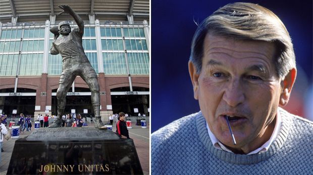 
                <strong>Johnny Unitas</strong><br>
                Johnny Unitas (M&T Bank Stadium, Baltimore): Johnny "The golden Arm" Unitas lief als Quarterback in 17 von 18 NFL-Spielzeiten für die Baltimore Colts auf, mit denen er zwei Meisterschaften und den Super Bowl V gewinnen konnte. Er gilt als einer der besten Quarterbacks aller Zeiten und wurde 1979 in die Pro Football Hall of Fame aufgenommen.
              