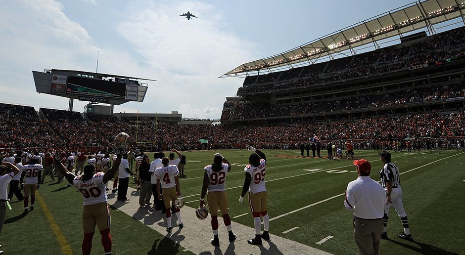 
                <strong>Cincinnati Bengals: Paul Brown Stadium</strong><br>
                Baujahr: 1998. Kosten: 271 Millionen Dollar + 10 Millionen Dollar Renovierungskosten.Finanzierung aus öffentlichen Geldern: 200 Millionen Dollar + 7 Millionen Dollar bei Renovierungskosten.Kapazität: 65 515.Eröffnung: 2000.
              