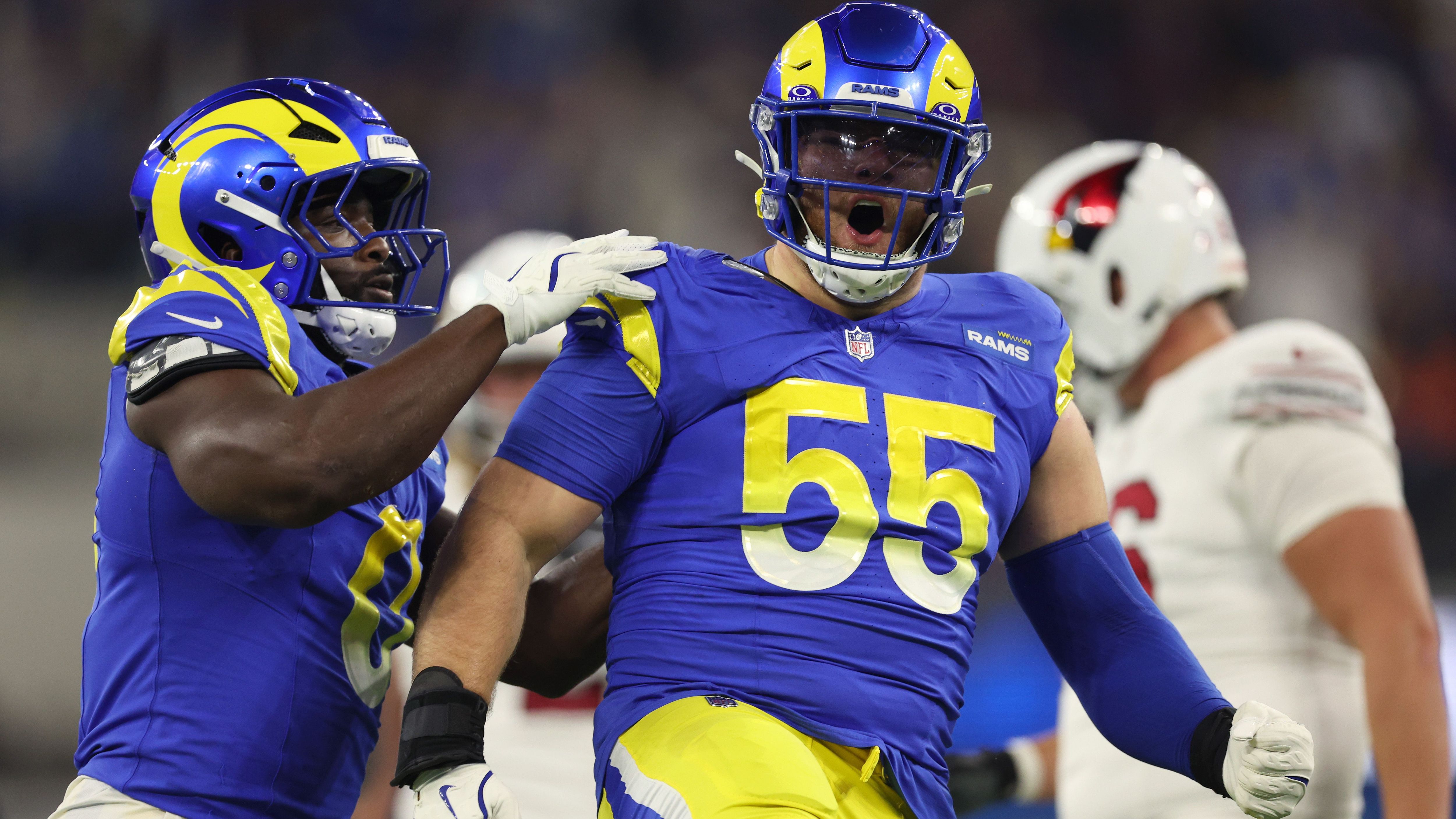 <strong>Los Angeles Rams: Braden Fiske (Defensive End)</strong><br>Braden Fiske war eigentlich schon als Rookie mit 8,5 Sacks eine Sensation, blieb aber neben DROY Jared Verse trotzdem etwas unter dem Radar. Jetzt geht der 25-Jährige in sein zweites Jahr und hat das Potenzial, sich sogar als einer der besten Defensive Linemen der Liga zu etablieren.
