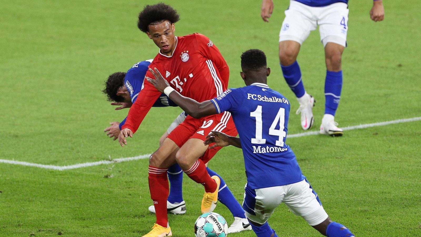 
                <strong>8:0 gegen Schalke!!! Traumstart für den FC Bayern</strong><br>
                Traumstart für den FC Bayern. Zum Auftakt der neuen Saison wird Schalke 04 mit sage und schreibe 8:0 vom Feld geschickt. Matchwinner ist der dreifache Torschütze Serge Gnabry. Leroy Sane überzeugt bei seinem Pflichtspieldebüt. Für Schalke dürften schon jetzt harte Zeiten anbrechen. Die Spieler in der ran.de-Einzelkritik.
              