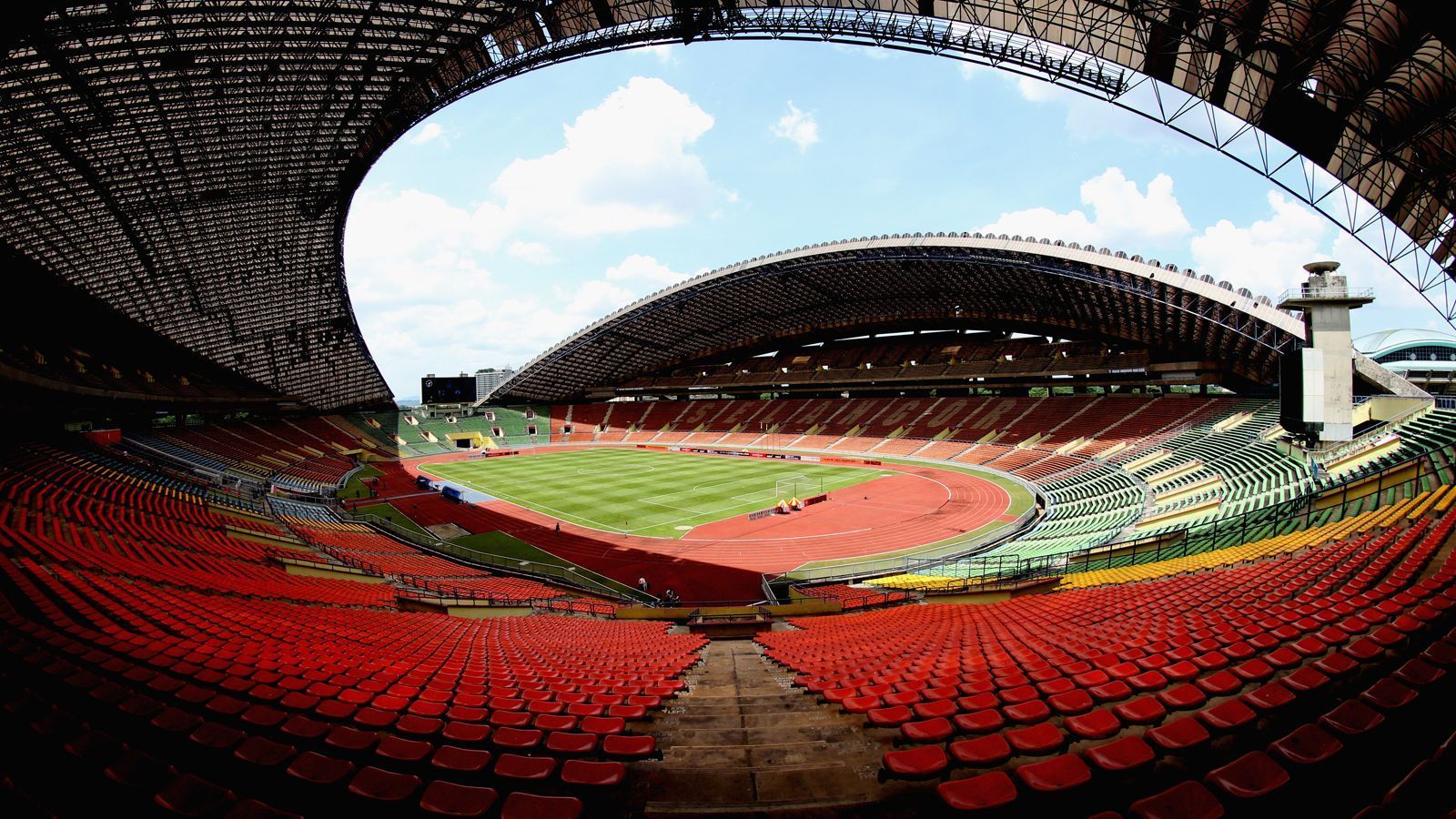 
                <strong>6. Shah Alam Stadium (Selangor FA, Malaysia)</strong><br>
                Kapazität: 80.372
              