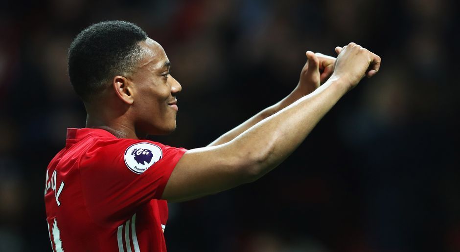 
                <strong>Anthony Martial (Rechtsaußen)</strong><br>
                Für 50 Millionen Euro wechselte Anthony Martial am 1. September 2015 vom AS Monaco zu Manchester United. Aufgrund einer Vertragsklausel, könnte diese Summe noch weiter ansteigen. Denn: Sollte Martial seinen 25. Treffer erzielen - derzeit sind es 24 - muss United zusätzlich zehn Millionen Euro für den Offensivmann zahlen.
              