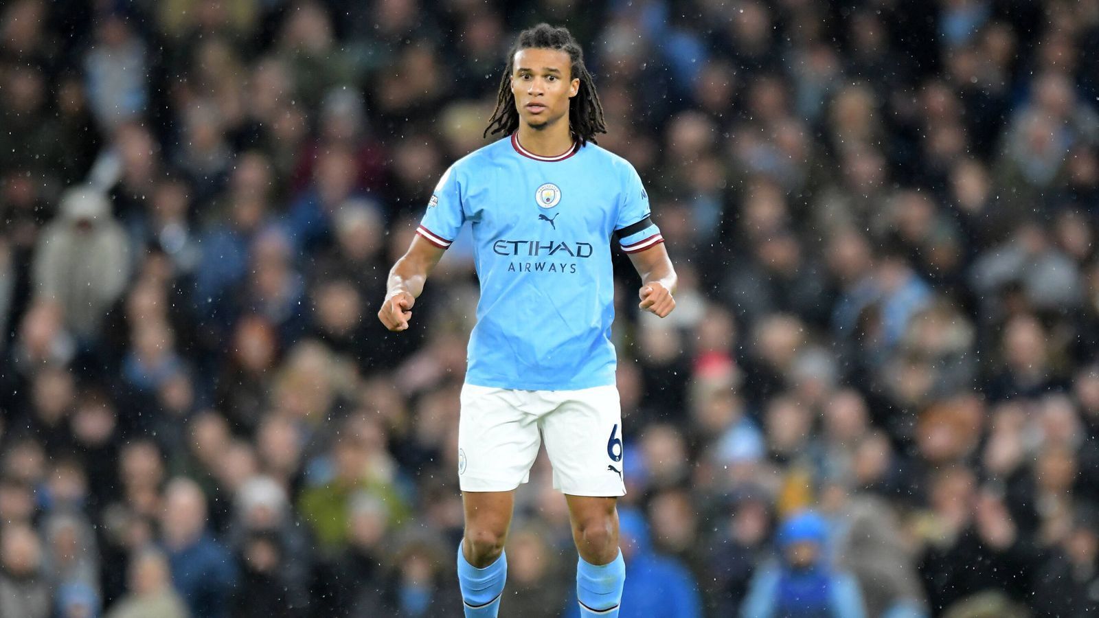 
                <strong>Nathan Ake (Manchester City)</strong><br>
                An der Seite von Akanji verteidigt Nathan Ake bei City und der Niederländer macht das in weiten Teilen sehr solide. In der Schlussphase kommt er aber vor dem 2:1 für United nicht in den Zweikampf mit Garnacho. ran-Note: 4
              