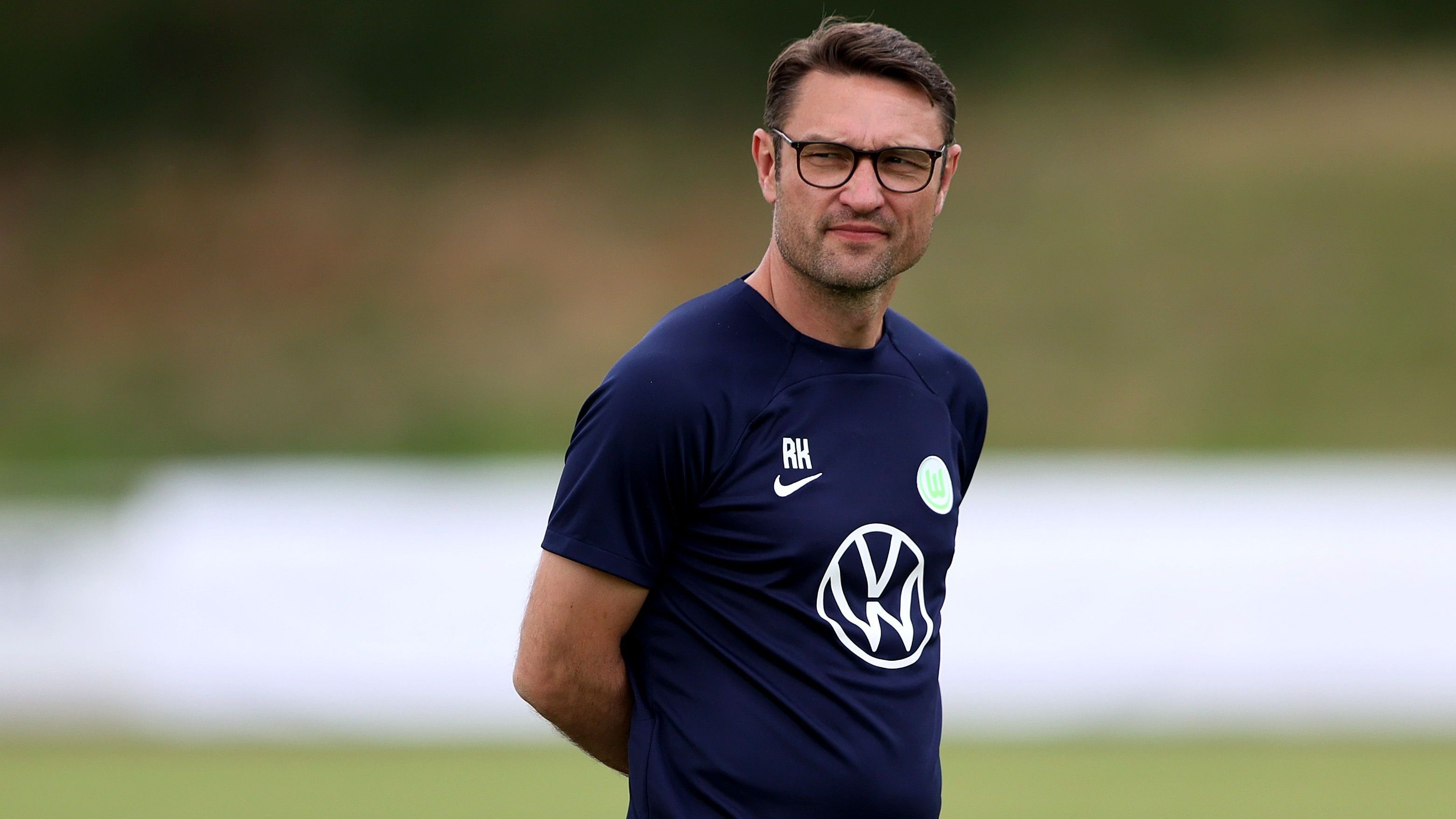 <strong>Robert Kovac</strong><br>Bei Berichten der "Bild" fällt der Name Kovac - allerdings ist dabei von Robert die Rede, Nikos Bruder. Robert war stets Co-Trainer unter Niko und zuletzt beim VfL Wolfsburg tätig. Für den 50-Jährigen wäre Schalke die erste Station als Cheftrainer. Doch: Der gebürtige Berliner hat eine schwarz-gelbe Vergangenheit - Kovac lief 26 Mal für den BVB auf.