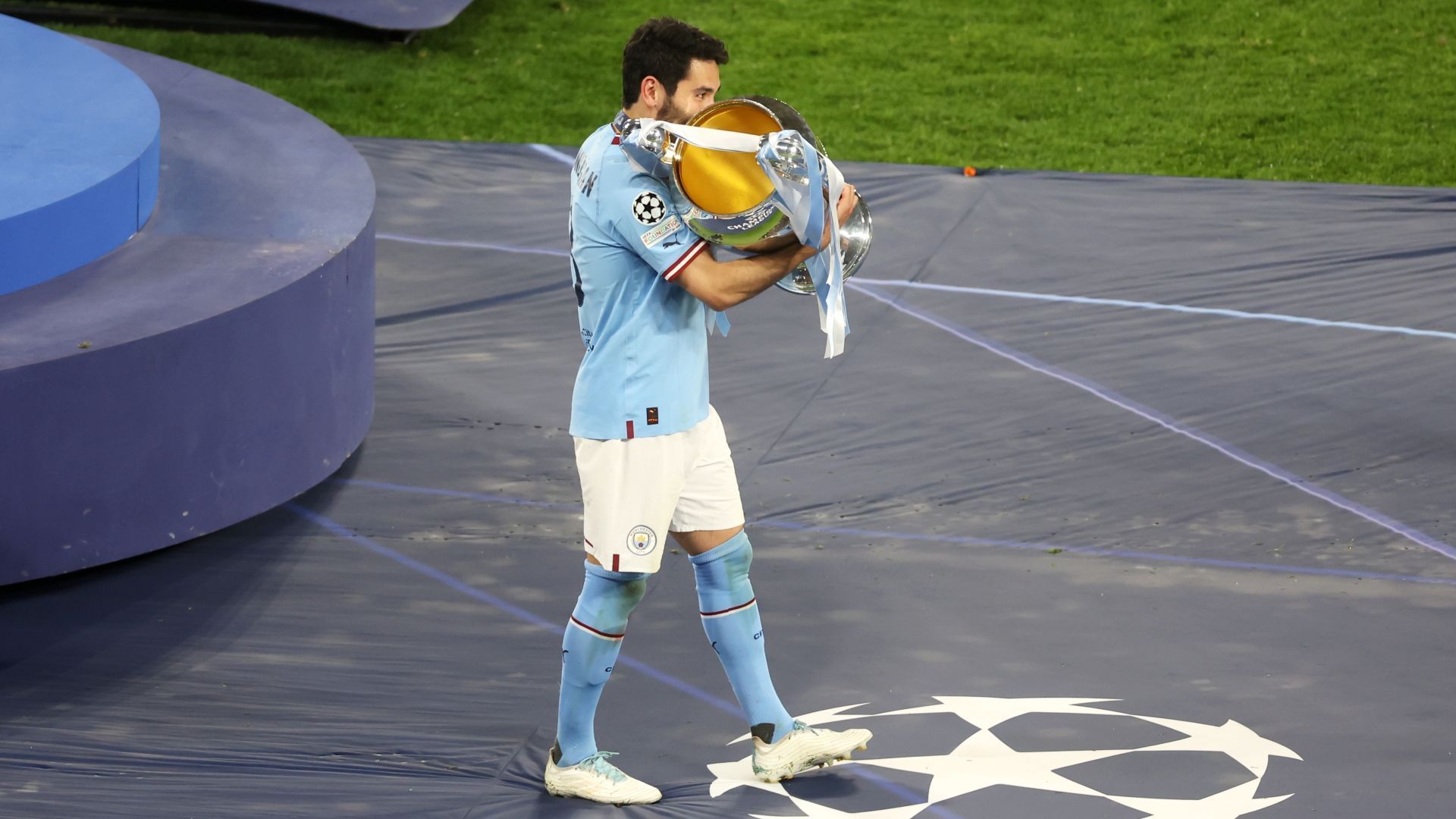 
                <strong>Spox (Deutschland)</strong><br>
                "Manchester vollendet Königsklassen-Mission: Pep und Gündogan am Ziel ihrer Träume"
              