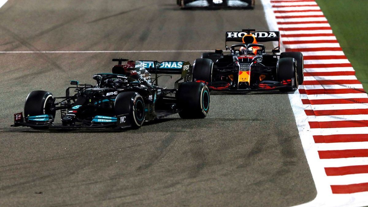 Lewis Hamilton siegt im ersten Saisonrennen
