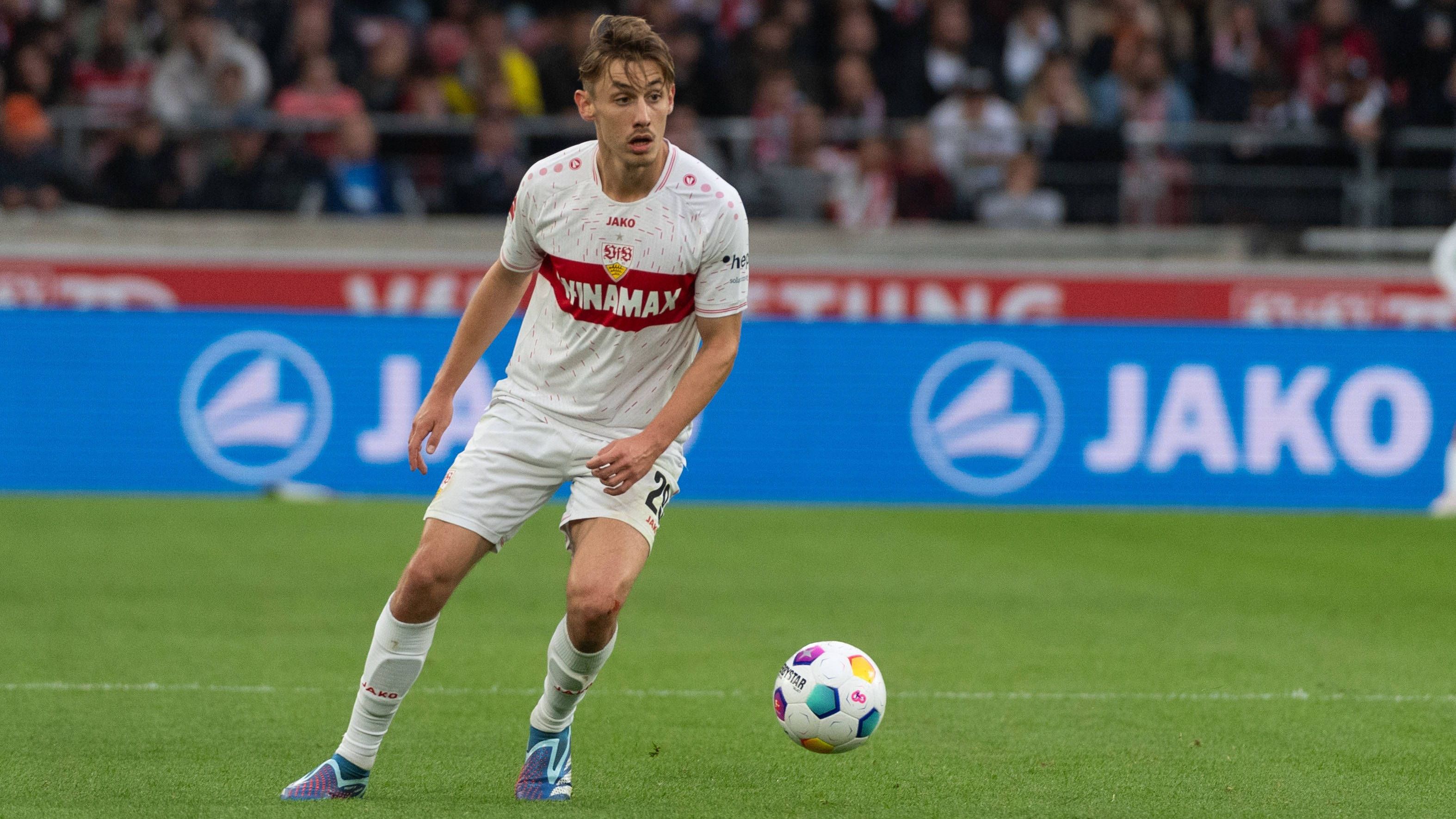 <strong>Anthony Rouault (VfB Stuttgart)</strong><br>Er rückt für Mittelstädt neu ins Team. Im ersten Durchgang ist der Verteidiger wenig auffällig, im zweiten Durchgang muss Rouault aber sofort in höchster Not retten. Gegen Kane kommt er zwar nicht mehr richtig in den Zweikampf, kann den Engländer bei dessen Großchance aber dennoch entscheidend stören, sodass dieser verzieht. <strong><em>ran</em>-Note: 3</strong>