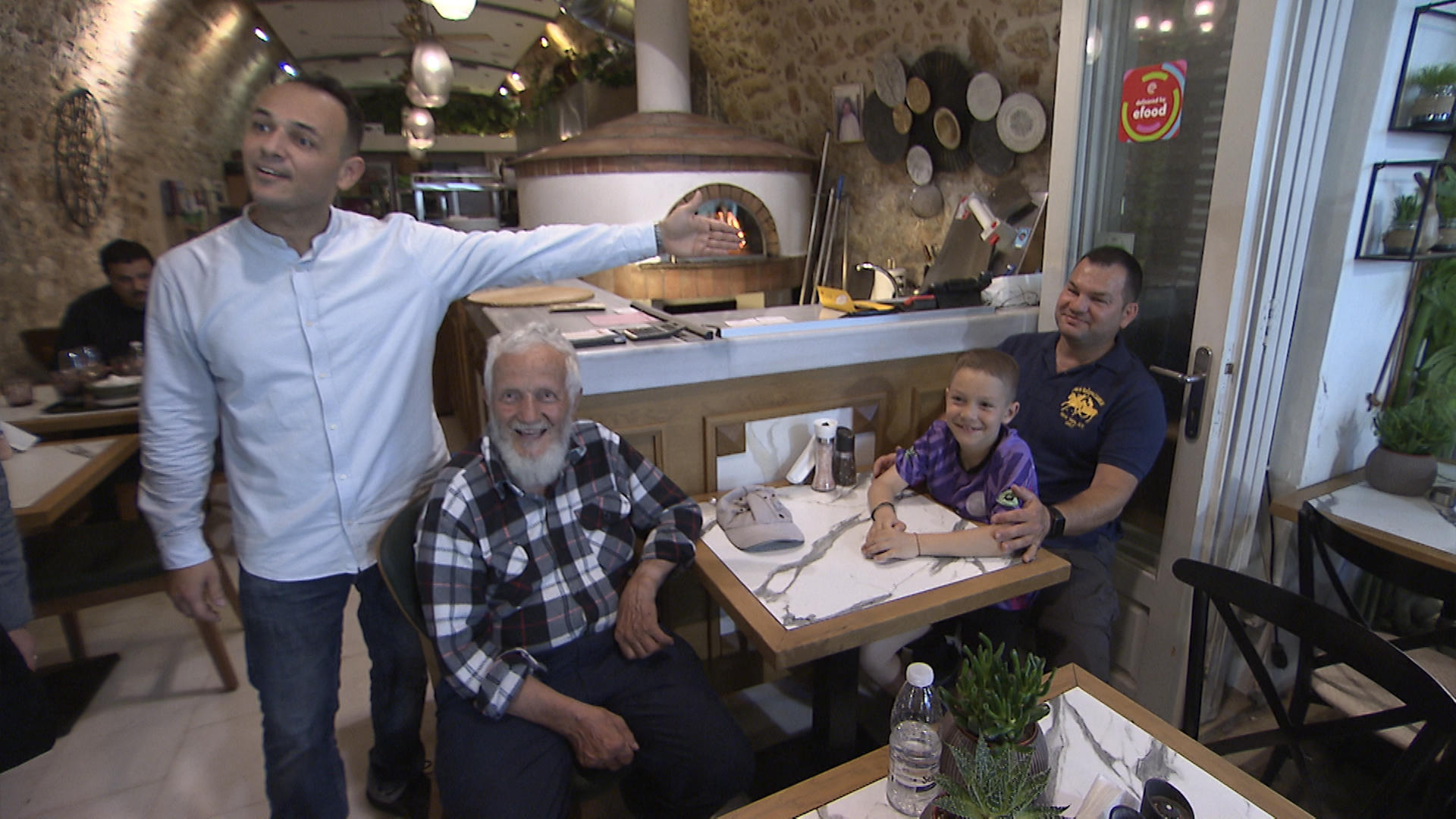 Ein Restaurantbesitzer gibt mit seiner Familie Einblick in das tägliche Geschäft.&nbsp;