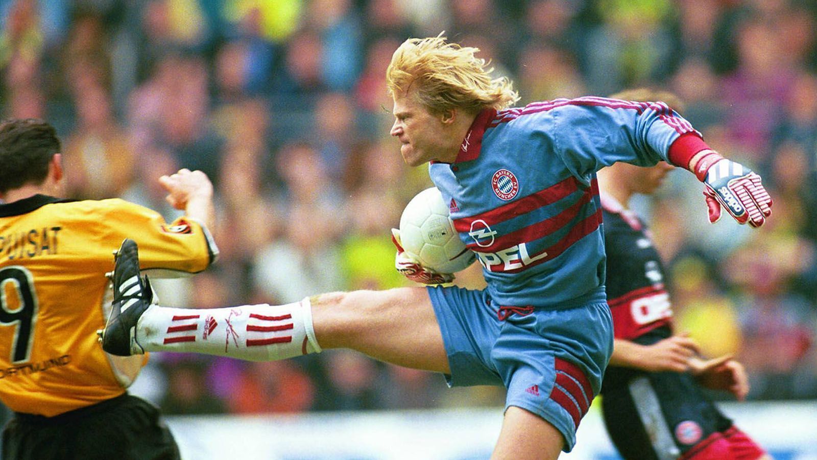 
                <strong>Kahn, der Grenzgänger </strong><br>
                Auch der frühere BVB-Star Stephan Chapuisat bekam Kahns emotionale Dünnhäutigkeit auf dem Feld zu spüren, als der Keeper mit gestrecktem Bein auf ihn zu sprang.
              