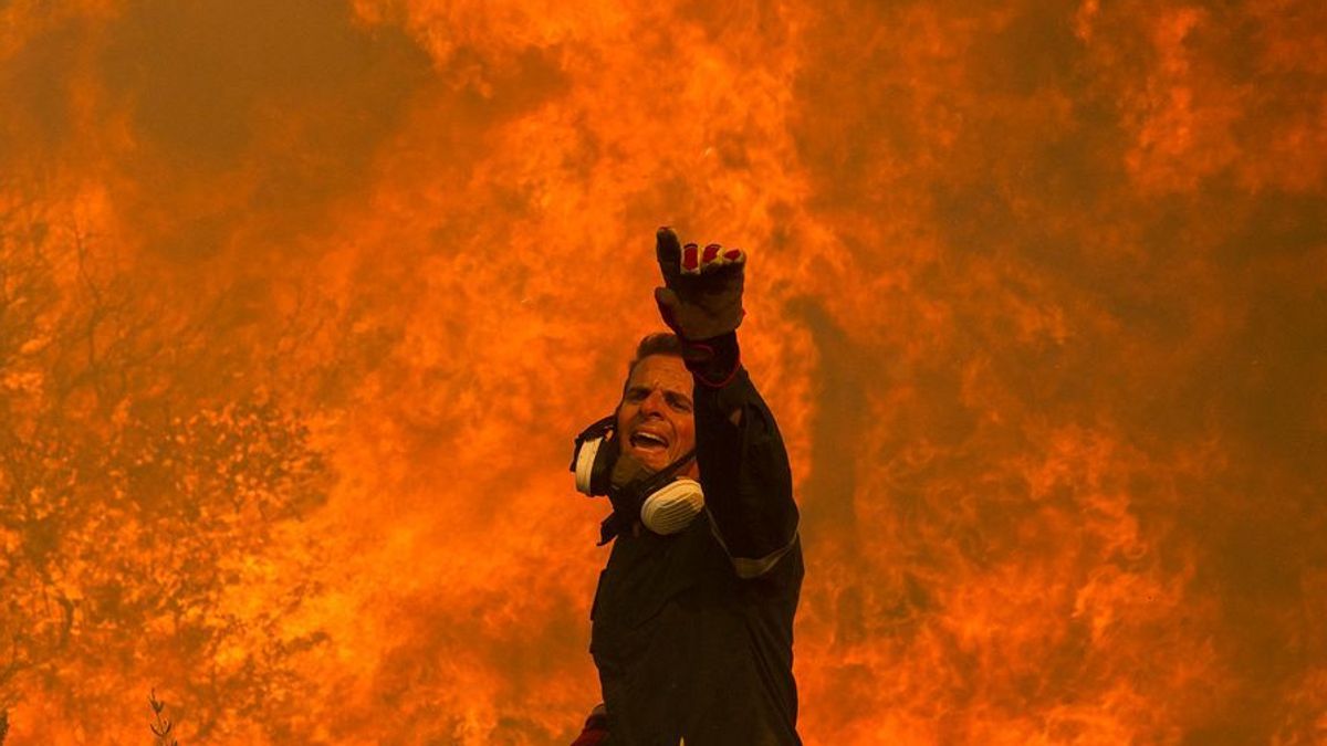 Flammeninferno in Griechenland – in Südeuropa kämpfen Einsatzkräfte an vielen Orten gegen lebensgefährliche Brände.