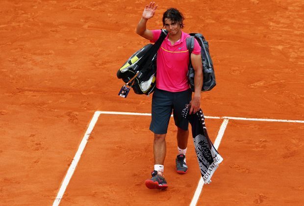 
                <strong>Juni 2009, Knieprobleme </strong><br>
                Bei seinem frühen Aus in Wimbledon erlebt Rafael Nadal wieder einen Rückschlag. Sein linkes Knie bereitet dem Spanier schon länger Probleme. 
              