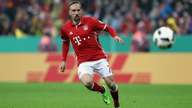 
                <strong>Franck Ribery (FC Bayern München)</strong><br>
                Alter: 34 JahrePosition: Linkes MittelfeldBL-Erfahrung: 228 Spiele/75 Tore für den FC Bayern MünchenTitel auf Vereinsebene (in Deutschland): Sieben Mal deutscher Meister, fünf Mal DFB-Pokalsieger, ein Mal Champions-League-Sieger, ein Mal Klub-WM-Sieger
              