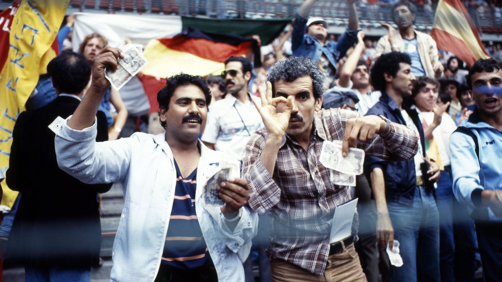 <strong>WM 1982: Die Schande von Gijon</strong><br>Die algerischen Zuschauer auf den Tribünen wedelten mit Geldscheinen, weder für Deutschland noch für Österreich war dies ein ruhmreicher Abend.