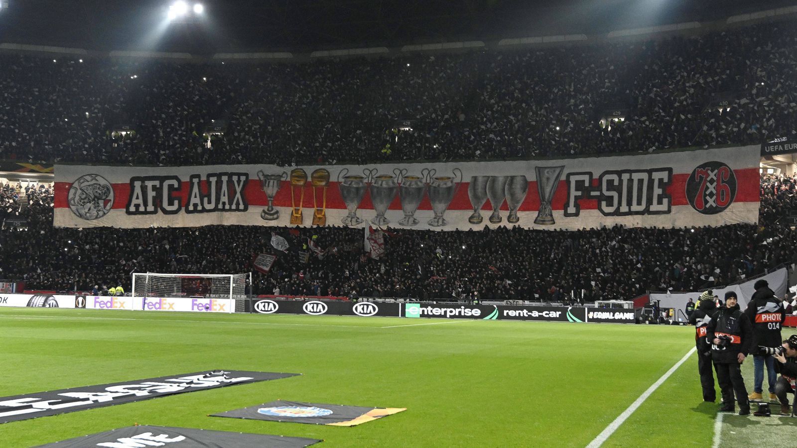 
                <strong>Platz 15 - Ajax Amsterdam</strong><br>
                Zuschauerschnitt: 53.342Stadion: Johan Cruijff ArenA (54.990 Plätze)Liga: EredevisieLand: Niederlande
              
