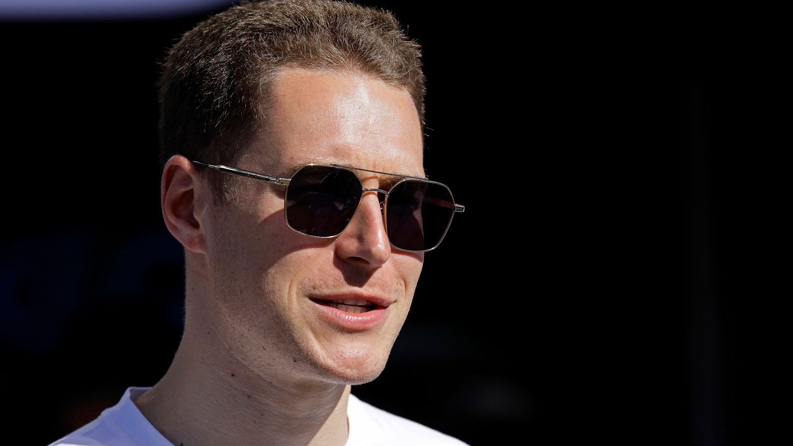 
                <strong>Stoffel Vandoorne (DS Penske)</strong><br>
                Stoffel Vandoorne geht 2023 nach dem Ausstieg von Mercedes mit DS-Penske in seine fünfte Saison in der Formel E. 2022 erfüllte er sich seinen Traum vom Titelgewinn, nachdem der Traum von der Formel 1 geplatzt war.
              