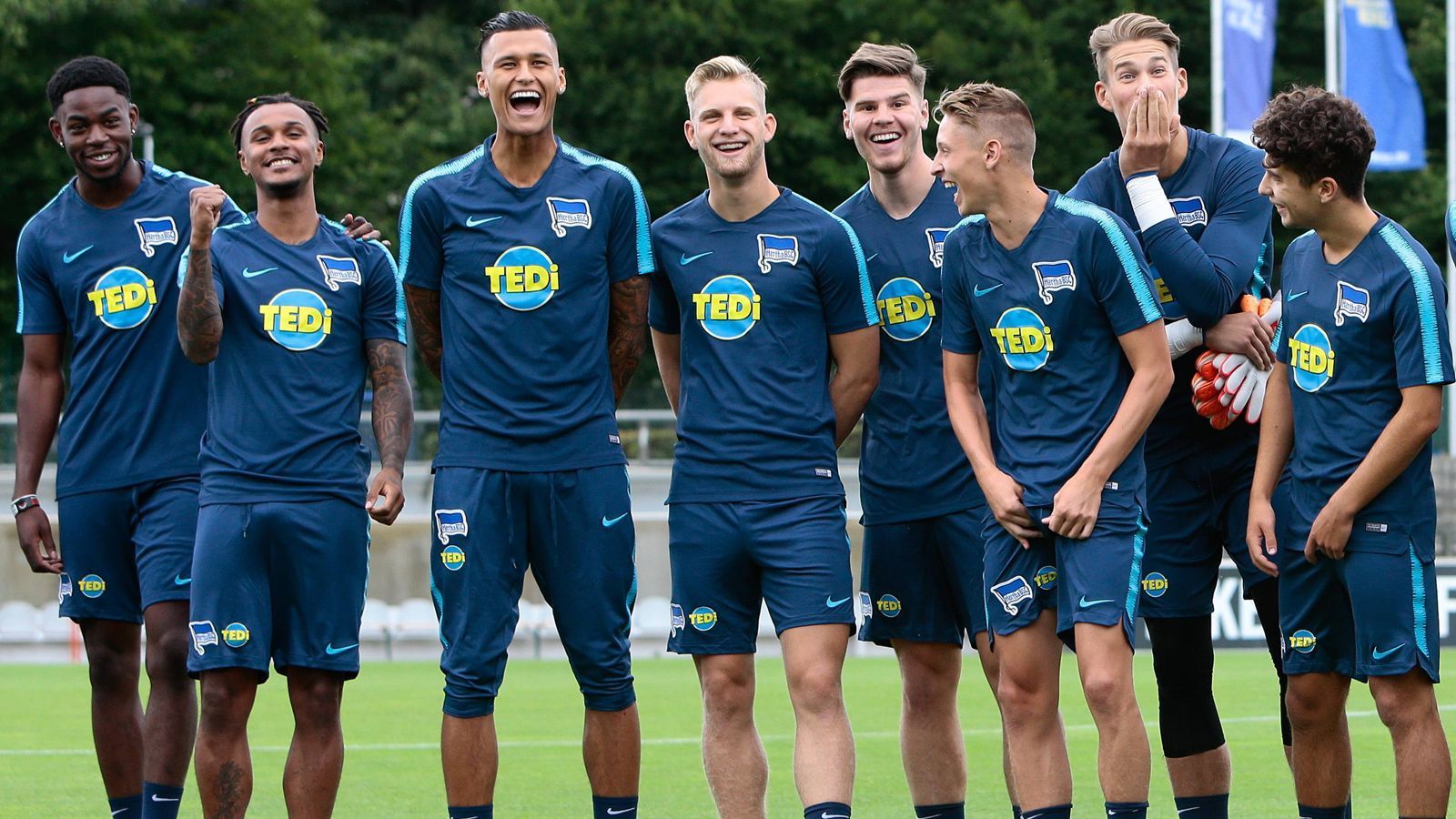 
                <strong>Hertha BSC</strong><br>
                Bei den Herthanern herrschte zum Trainingsauftakt offensichtlich eine lockere Stimmung. 
              