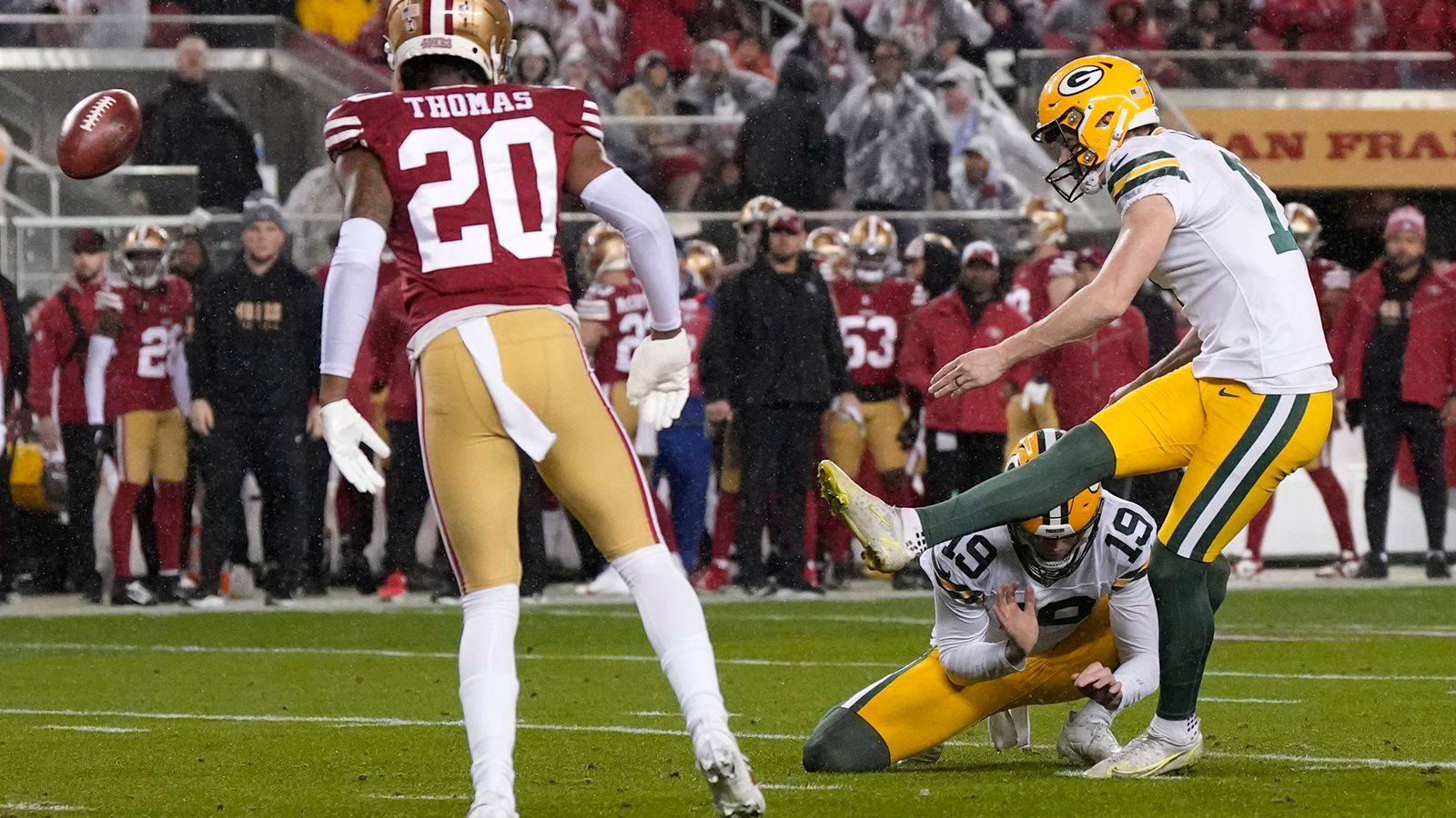 <strong>Packers am Boden: Hätte Kicker-Drama verhindert werden können?</strong> <br>Die Green bei Packers mussten bei der 21:24-Pleite bei den San Francisco 49ers am eigenen Leib erfahren, wie ein vergebenes Field Goal eine Niederlage einleiten kann, weil Rookie-Kicker Anders Carlson einen Versuch <a href="https://www.ran.de/sports/american-football/nfl/news/nfl-playoffs-san-francisco49ers-gewinnen-krimi-gegen-green-bay-packers-347108">unmittelbar vor dem entscheidenden 49ers-Touchdown vergab</a>. Wie schlug sich der 25-Jährige in der Regular Season?