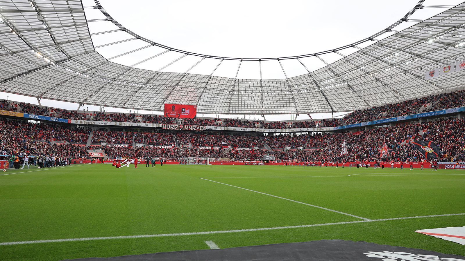 
                <strong>Bayer 04 Leverkusen</strong><br>
                &#x2022; Aktueller Name: BayArena<br>&#x2022; Alter Name: Ulrich-Haberland-Stadion<br>&#x2022; Eröffnung des Stadions: August 1958<br>&#x2022; Jahr der Übernahme: 1998<br>
              